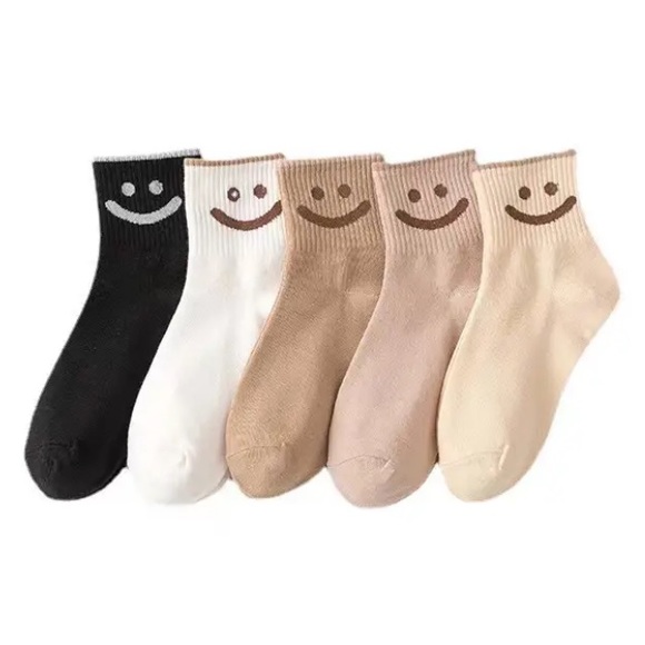 BOGO! 5 Pairs Smiley Face Socks =) One Size Fits Most - BOUTIQUE - Picture 7 of 8